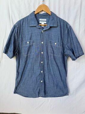 Amazon Essentials Men's Short-Sleeve Button-Down Shirt in Blue Chambray